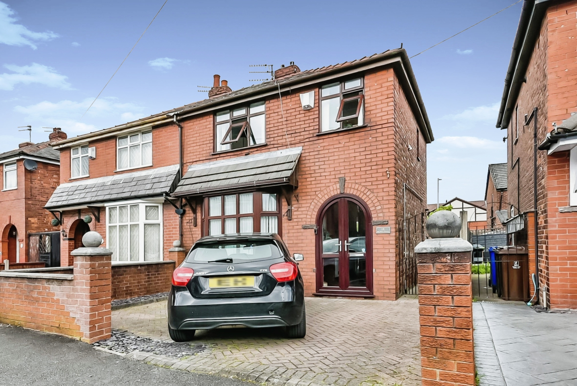 3 bedroom Semidetached House Shelley Grove, M43 Property Search