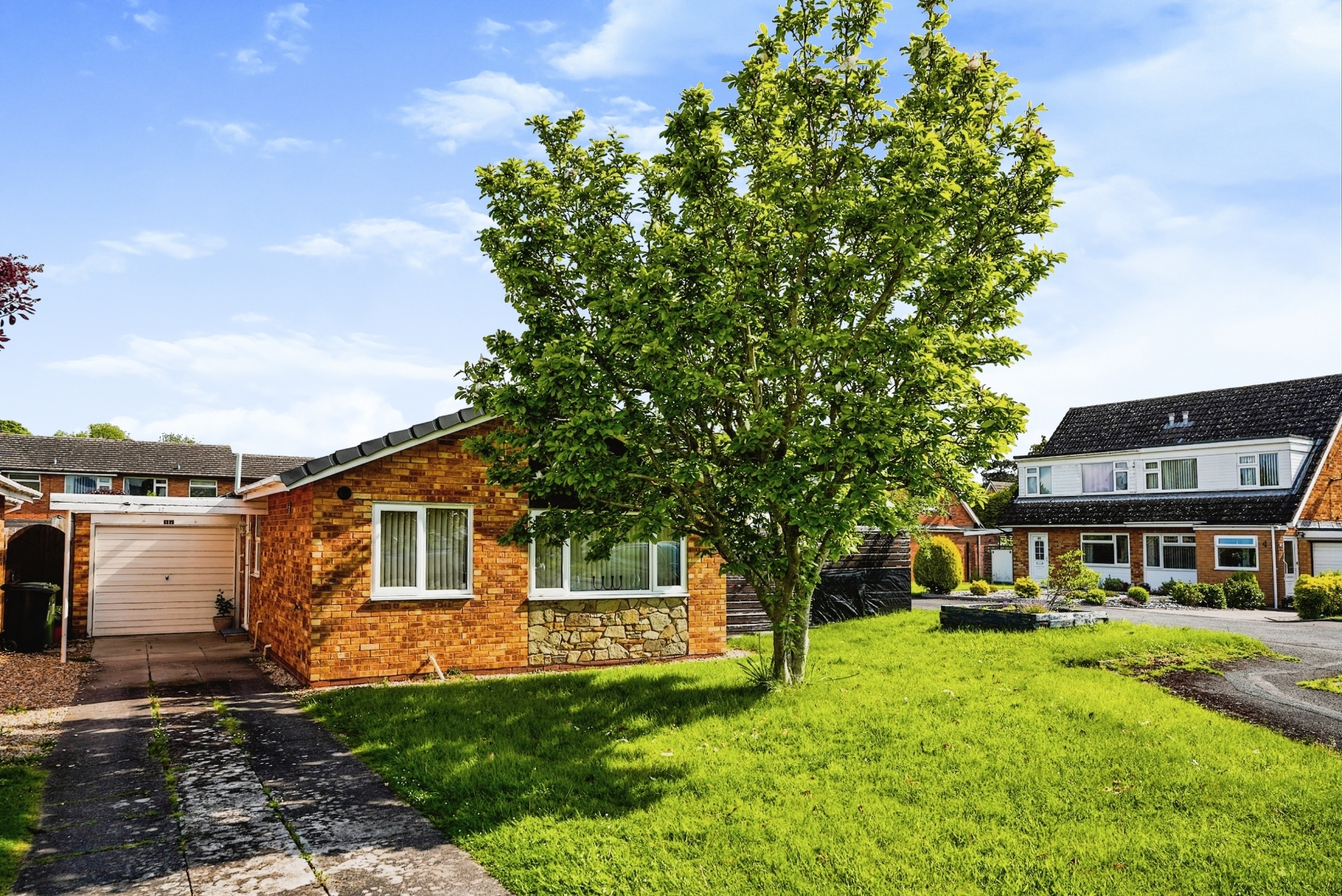 2 bedroom Bungalow Lyall Close, HR1 Property Search Strike