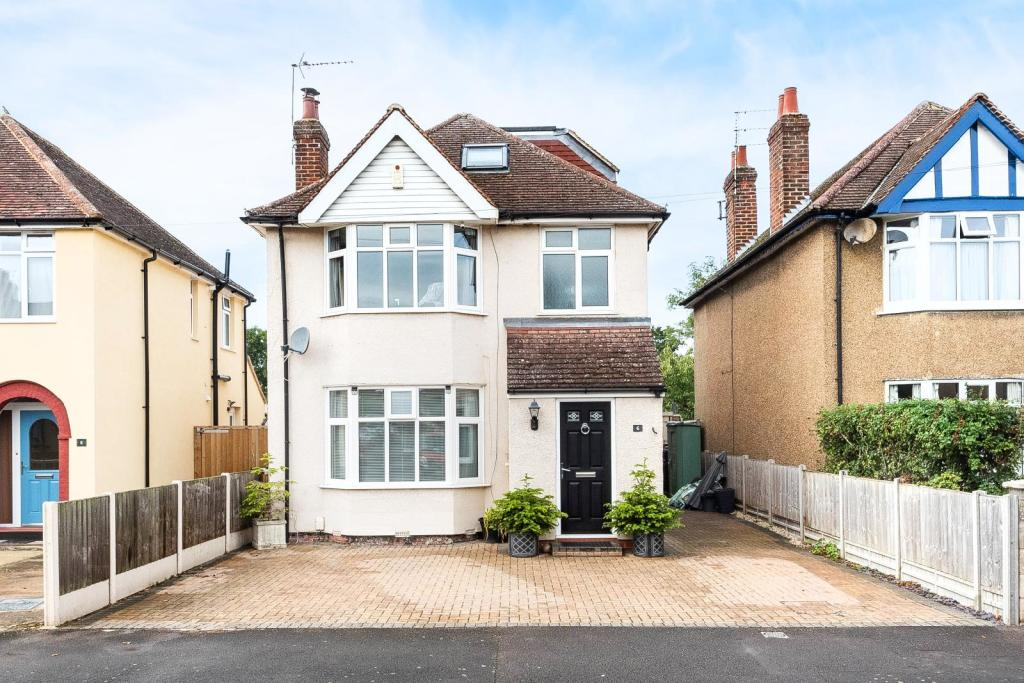 4 bedroom Detached House Ridgeway Road, OX3 Property Search Strike