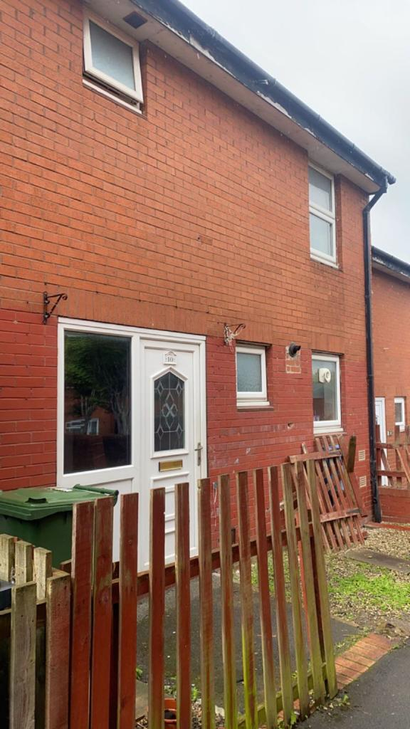 3 bedroom Terraced House Flaxton Gardens, LS11 Property Search Strike