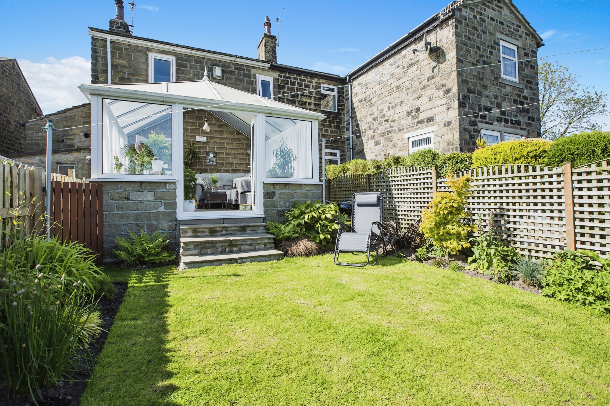 2 bedroom Semidetached House Haworth Road, BD13 Property Search