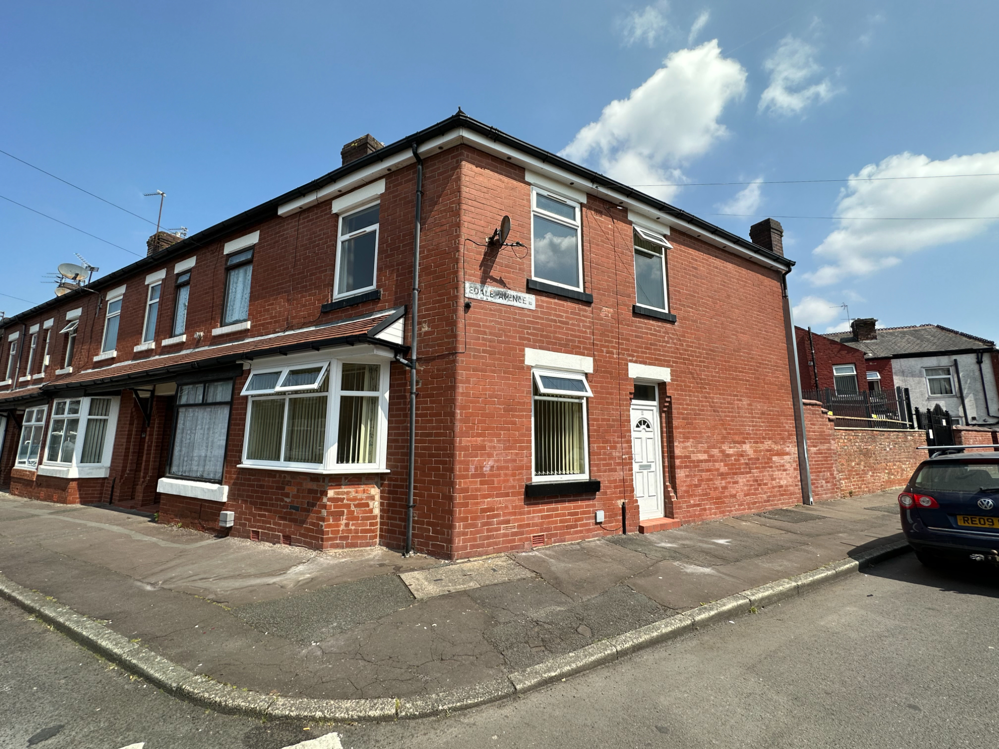 2 bedroom Terraced House Edale Avenue, M40 Property Search Strike