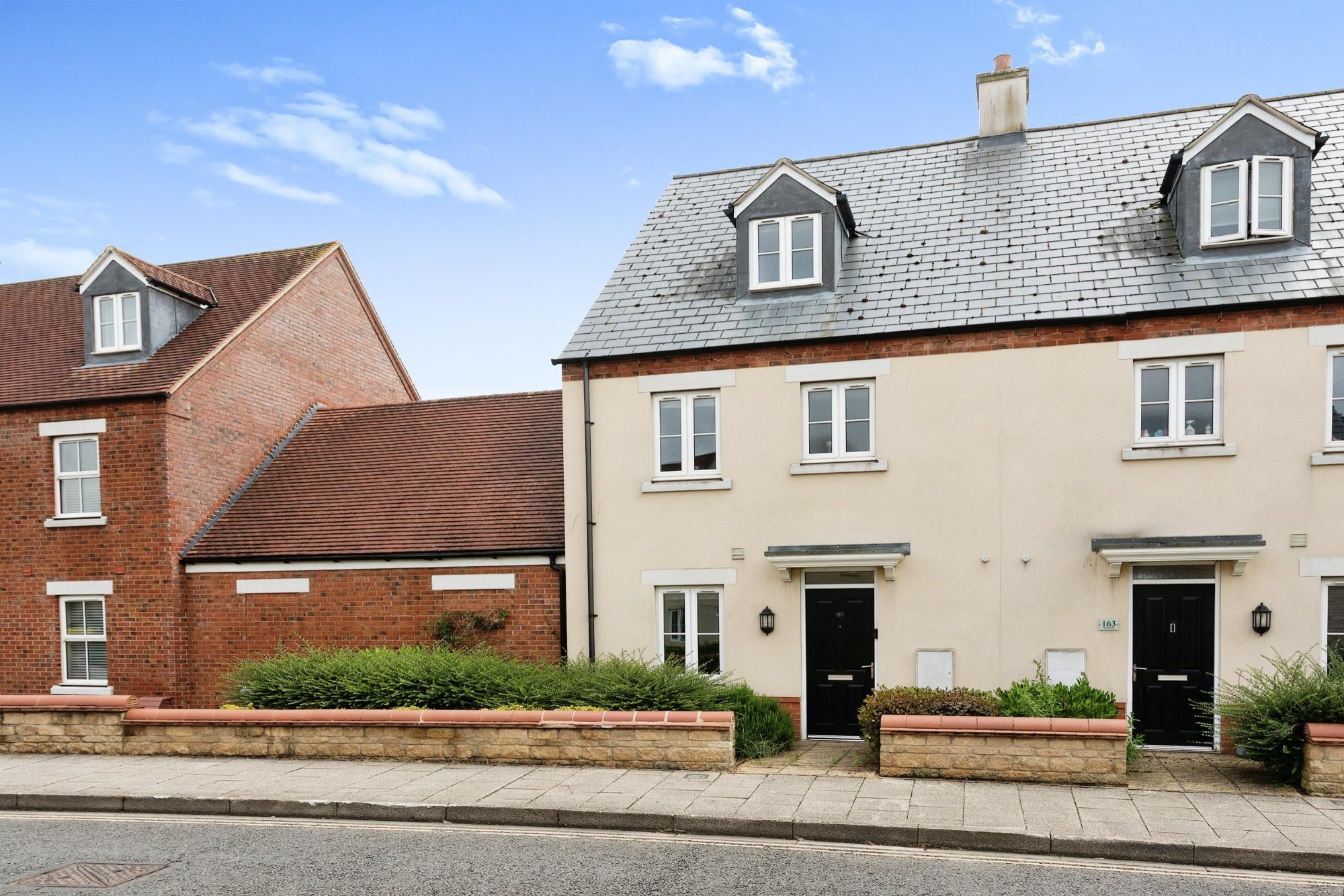 4 bedroom Semidetached House Whitelands Way, OX26 Property Search Strike