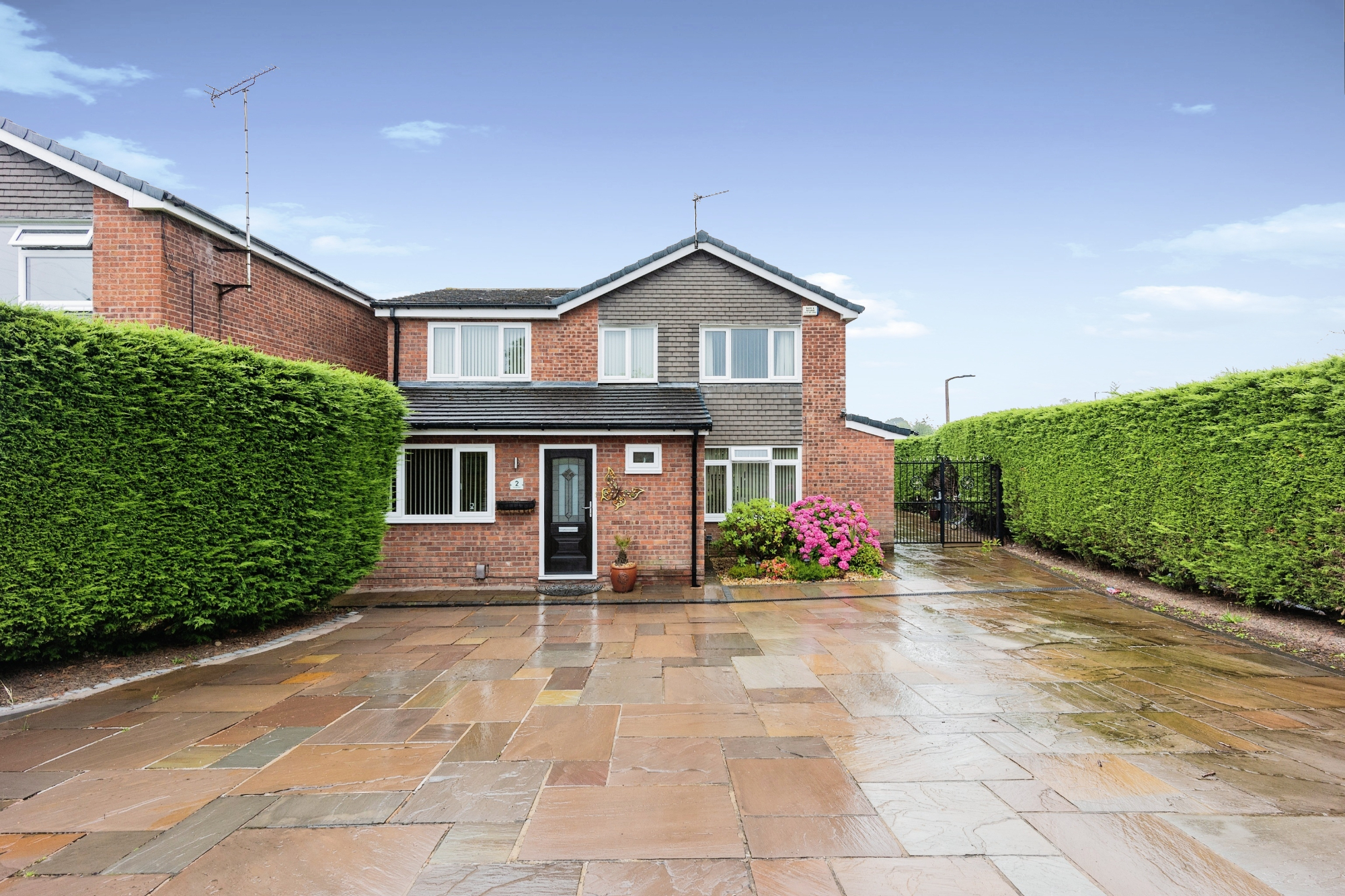 4 bedroom Detached House Hornsea Road, SK2 Property Search Strike