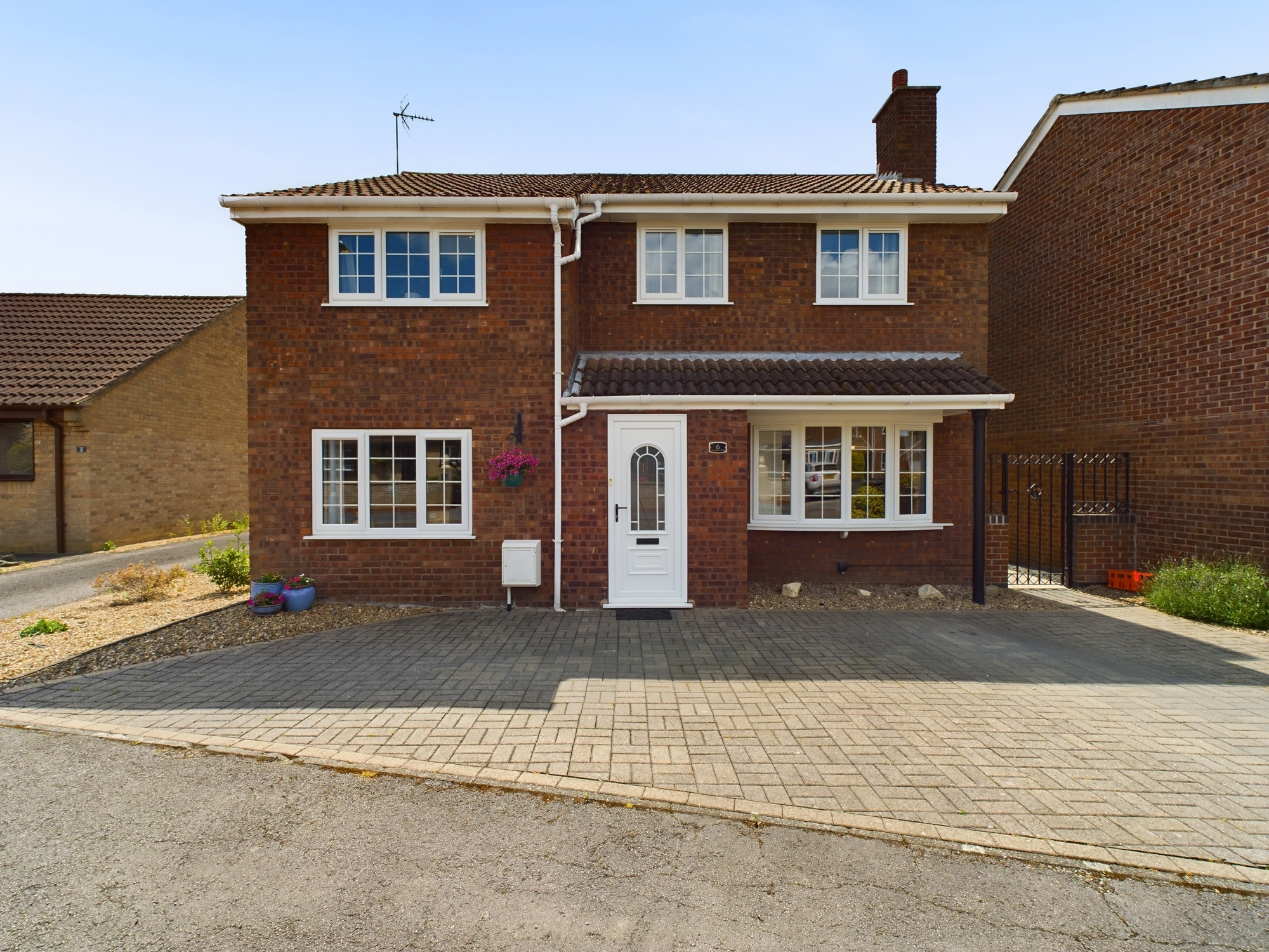 4 bedroom Detached House Oakdale Close, DN14 Property Search Strike