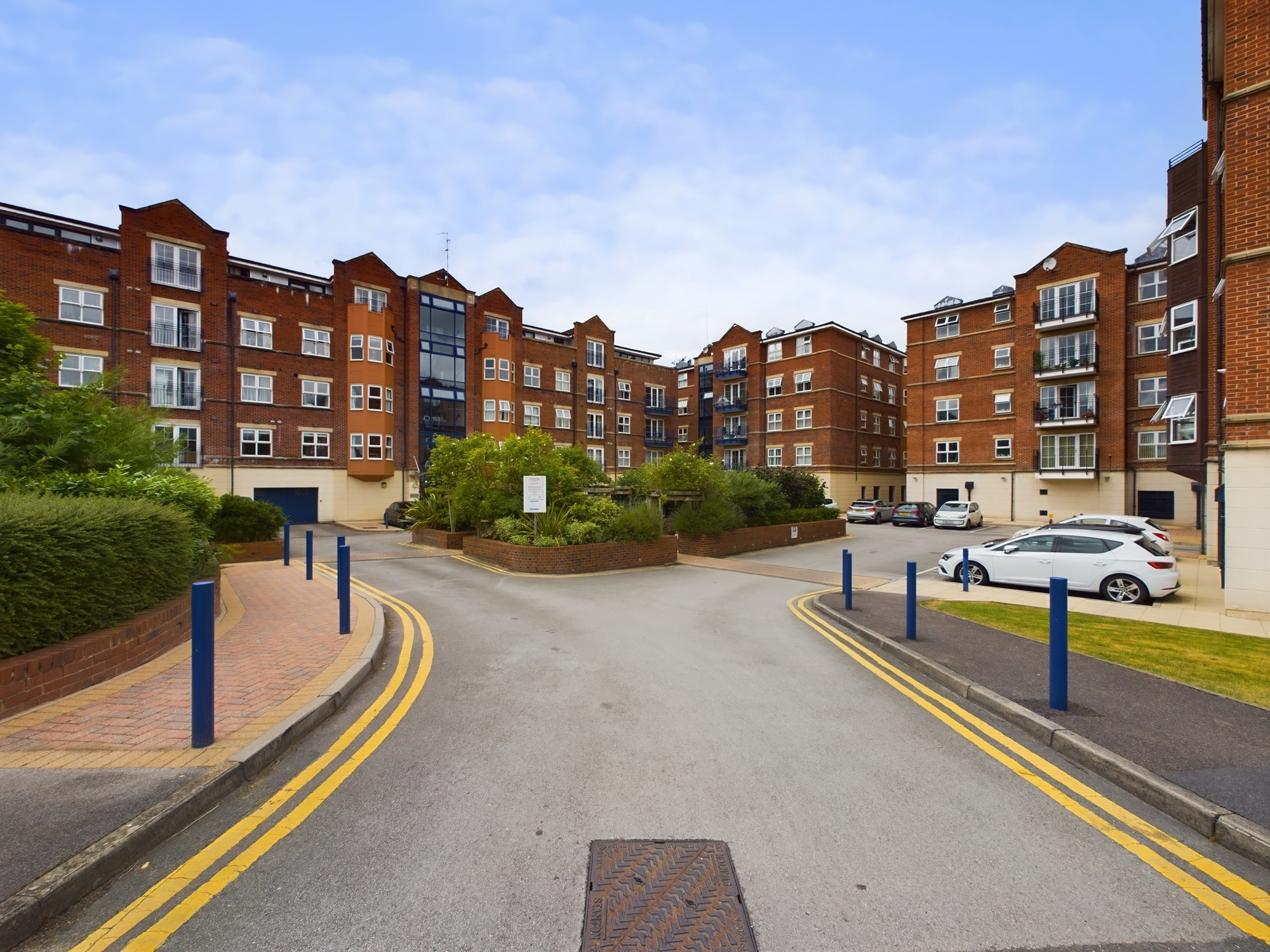 2 bedroom Flat Carisbrooke Road, LS16 Property Search Strike