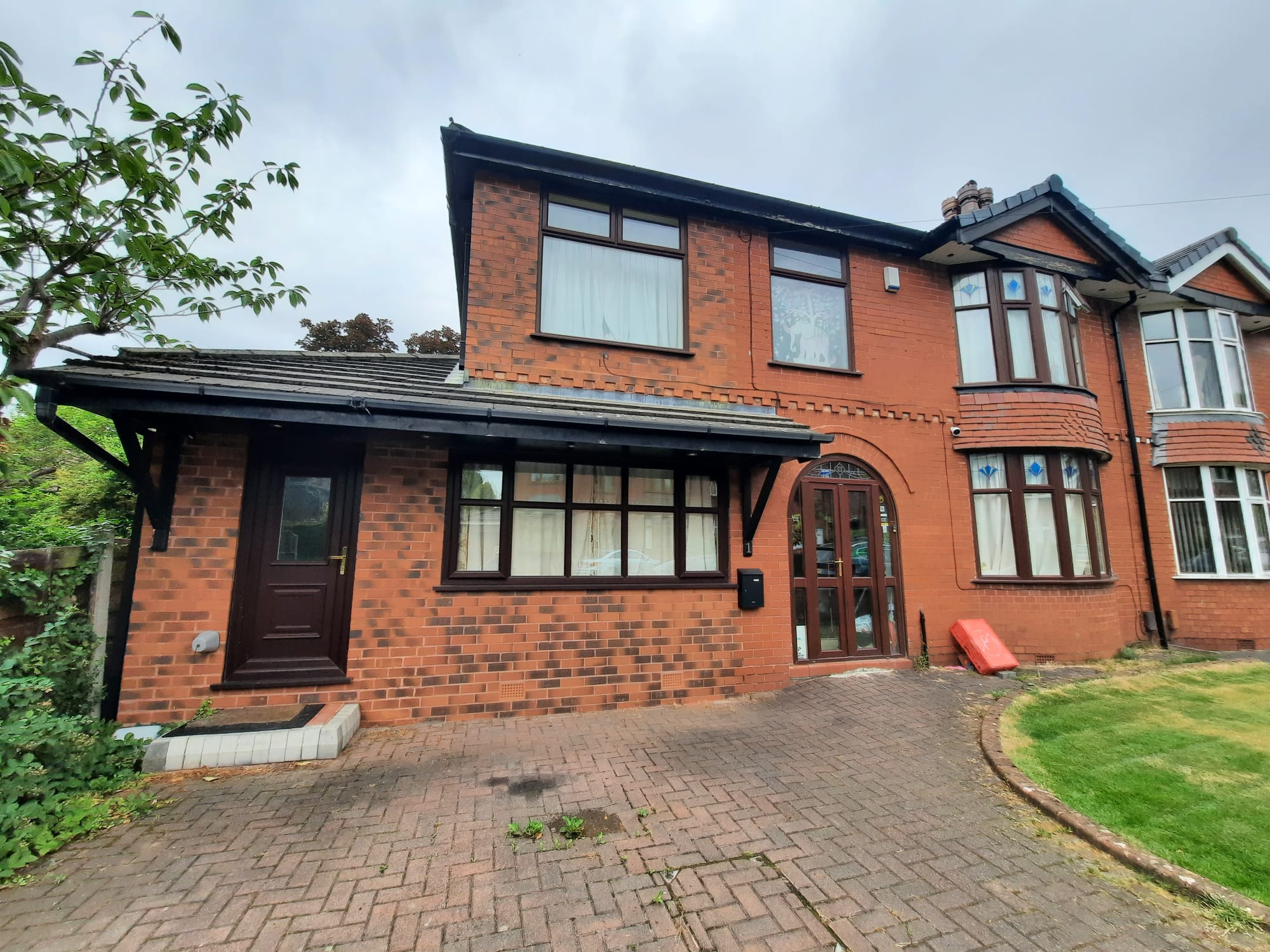 5 bedroom Semidetached House Kings Avenue, SK8 Property Search