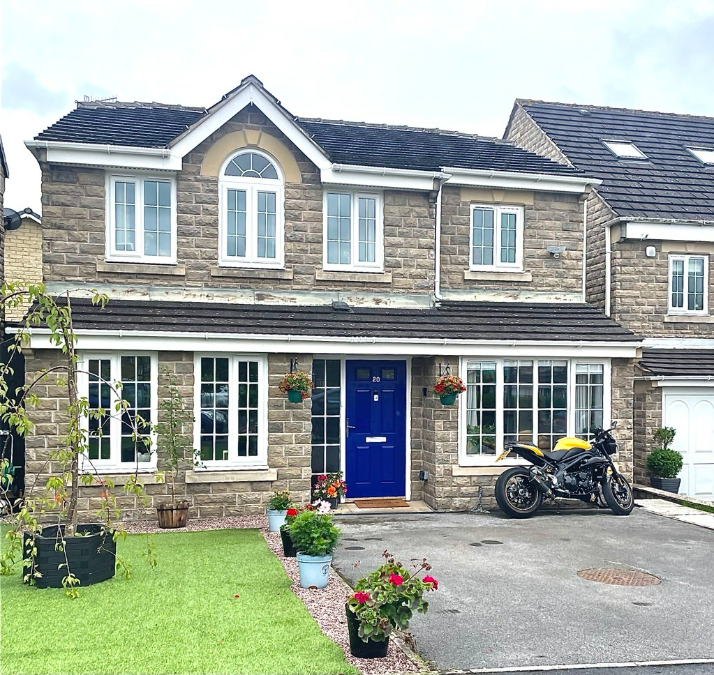 4 bedroom Detached House Plover Close, SK13 Property Search Strike