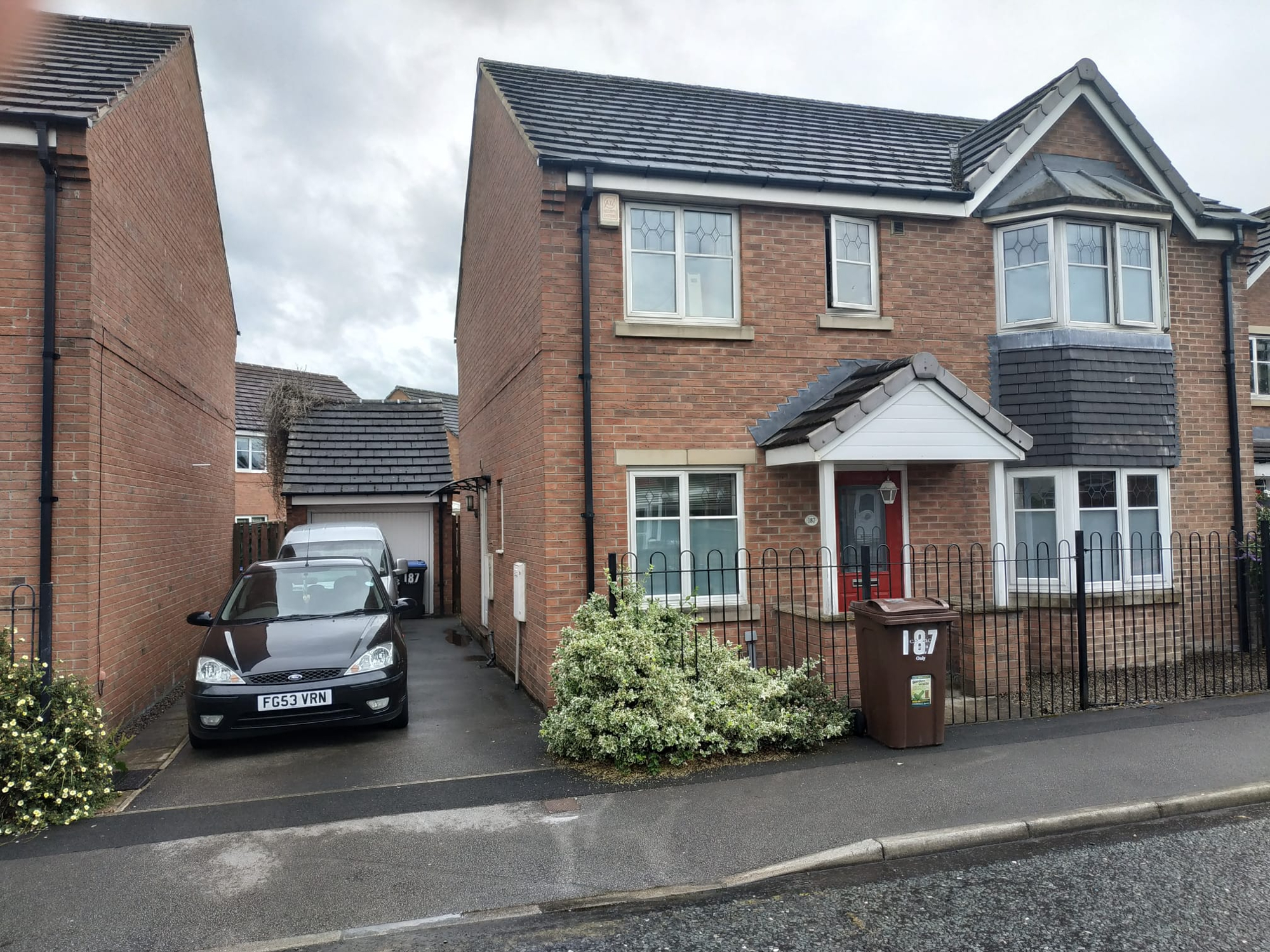 4 bedroom Detached House Reevy Road, BD6 Property Search Strike