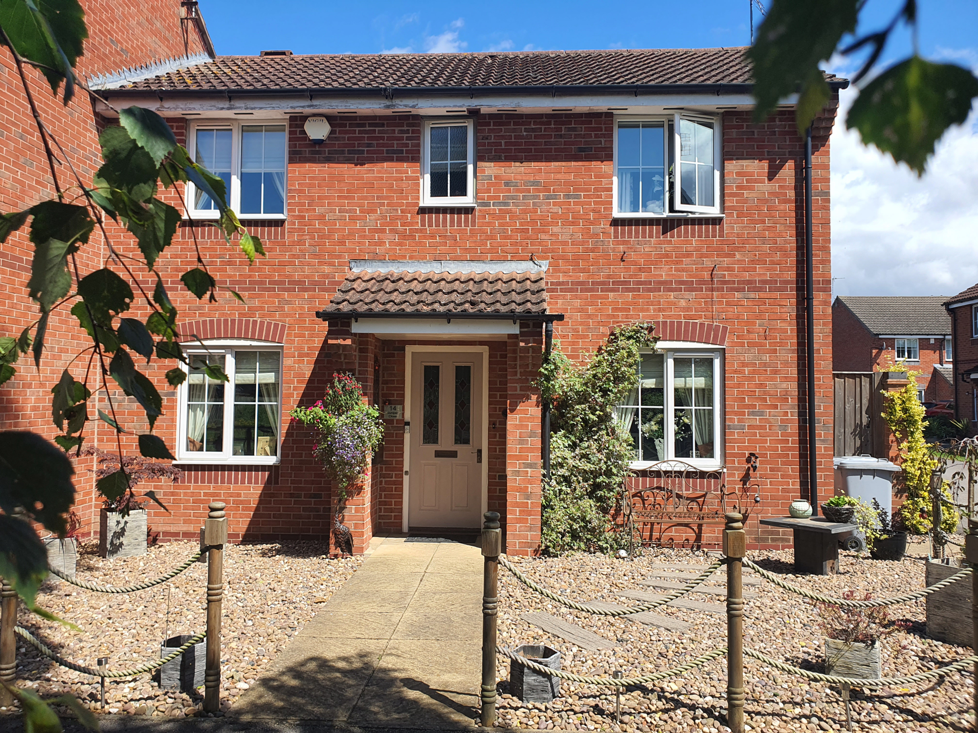3 bedroom End of terrace House Juniper Close, NG22 Property Search