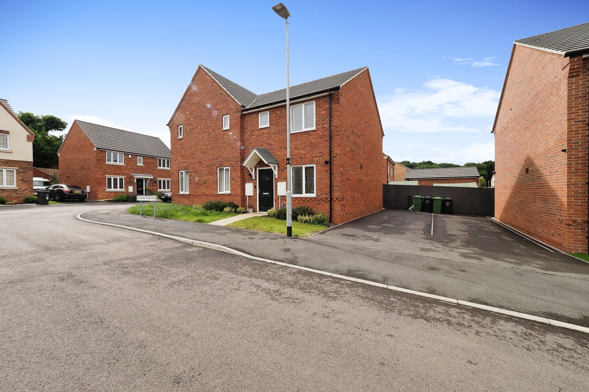 2 bedroom Semidetached House Strawflower Road, LE12 Property