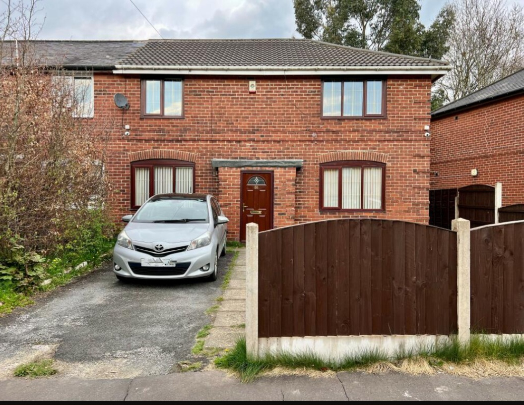 3 bedroom Semidetached House Marne Crescent, OL11 Property Search Strike