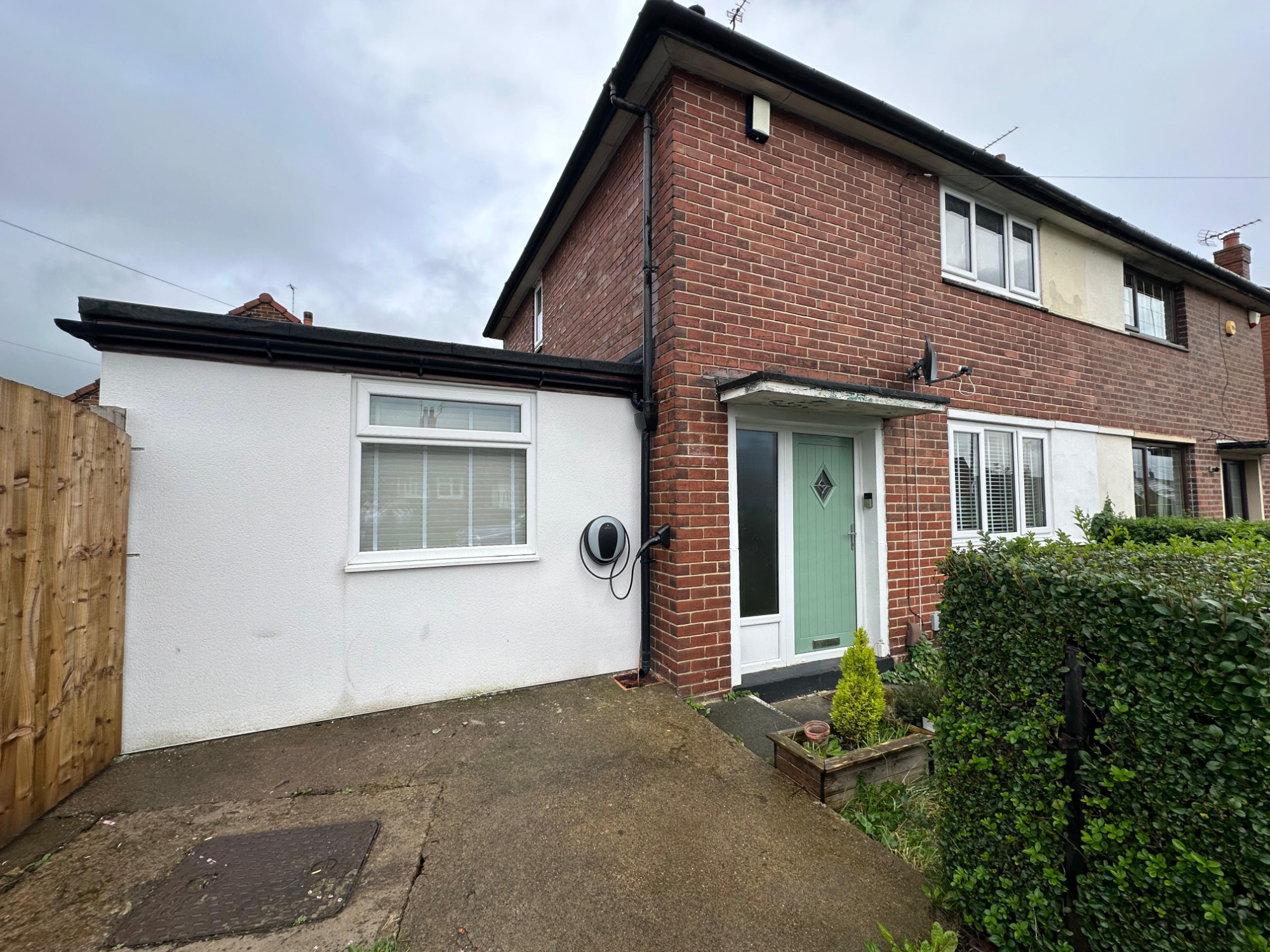 2 bedroom Semidetached House Moorland Avenue, Gildersome, LS27