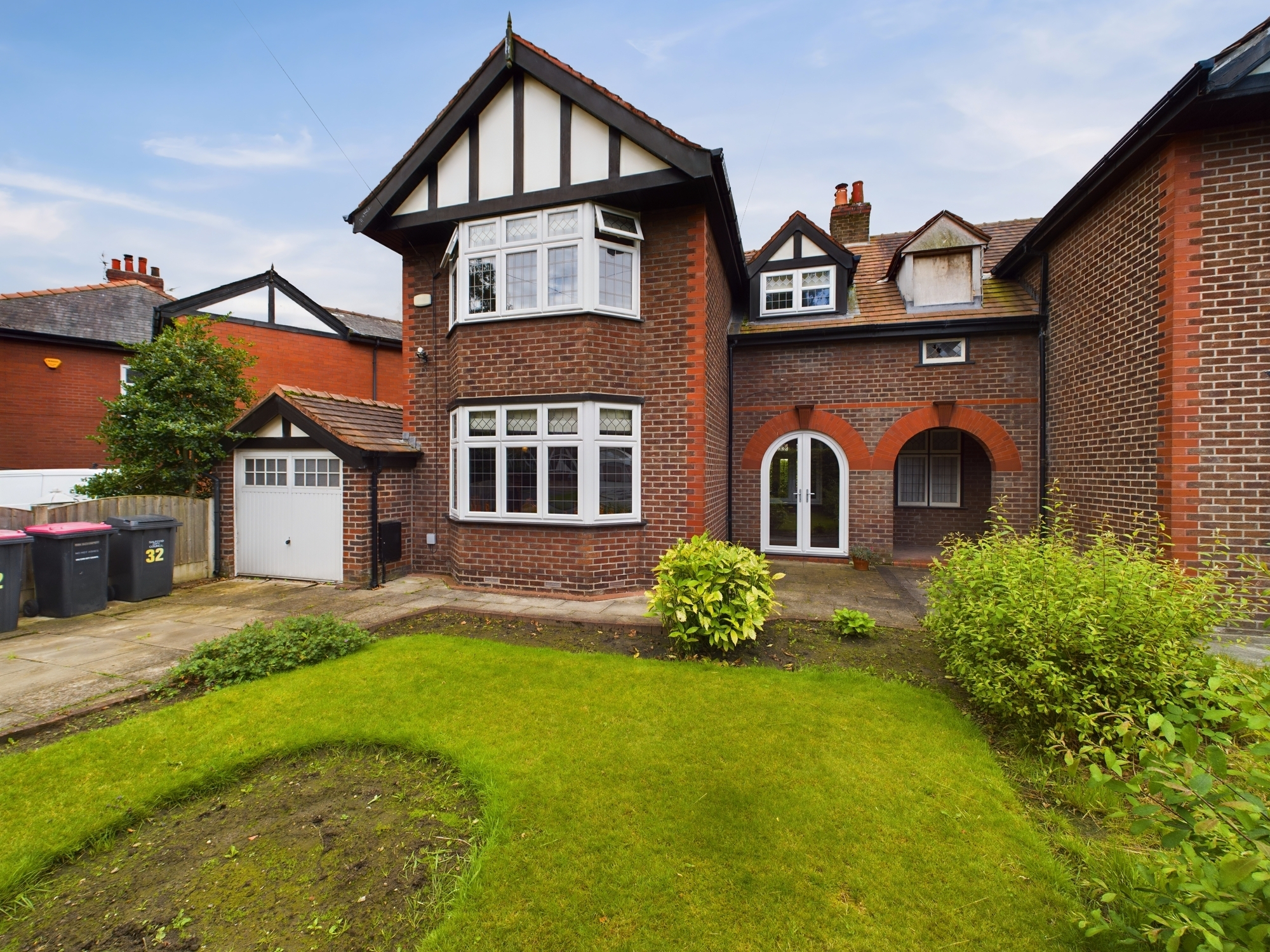 3 bedroom Semidetached House Broadway, M28 Property Search Strike