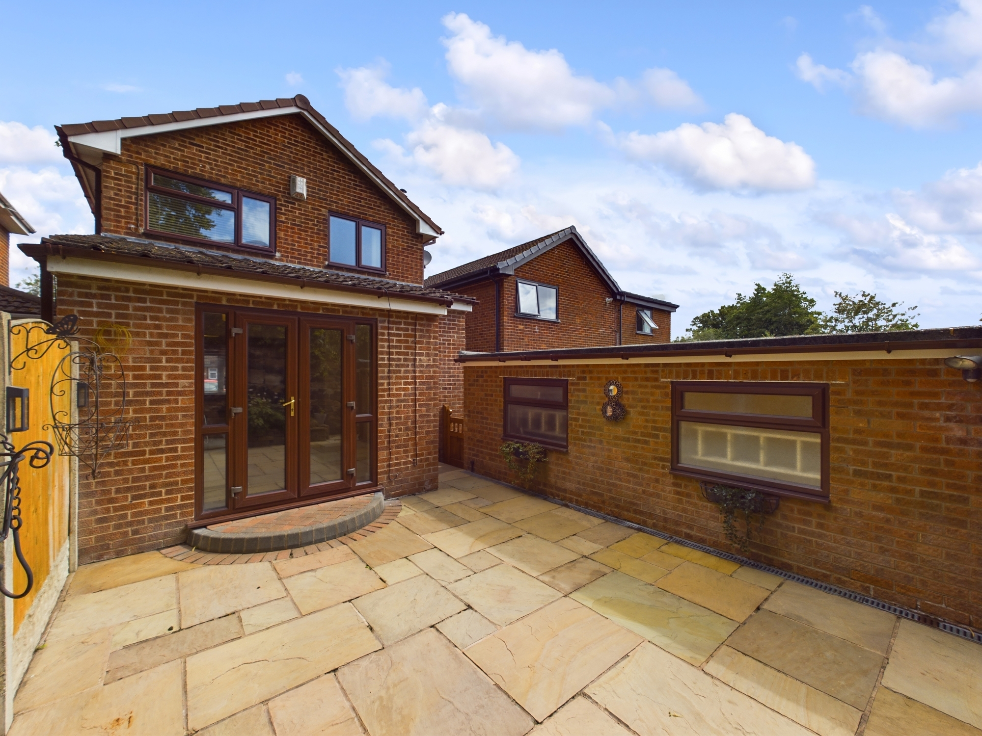 3 bedroom Detached House Mill Brow Close, WA9 Property Search Strike