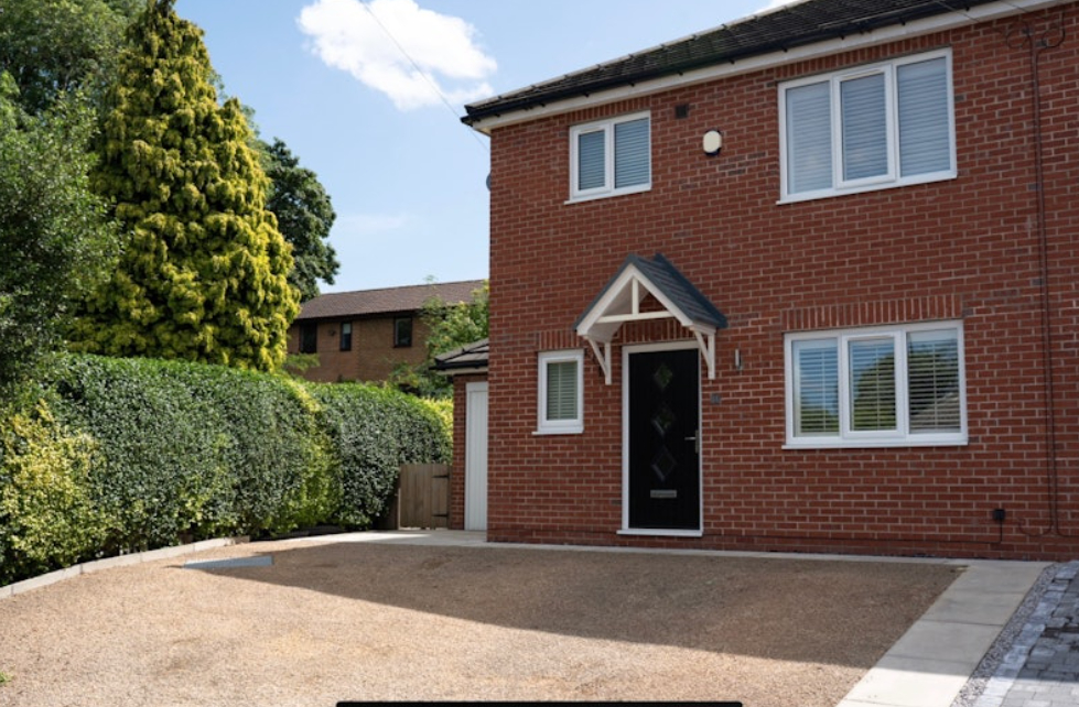 3 bedroom Semidetached House Robins Grove, LS26 Property Search