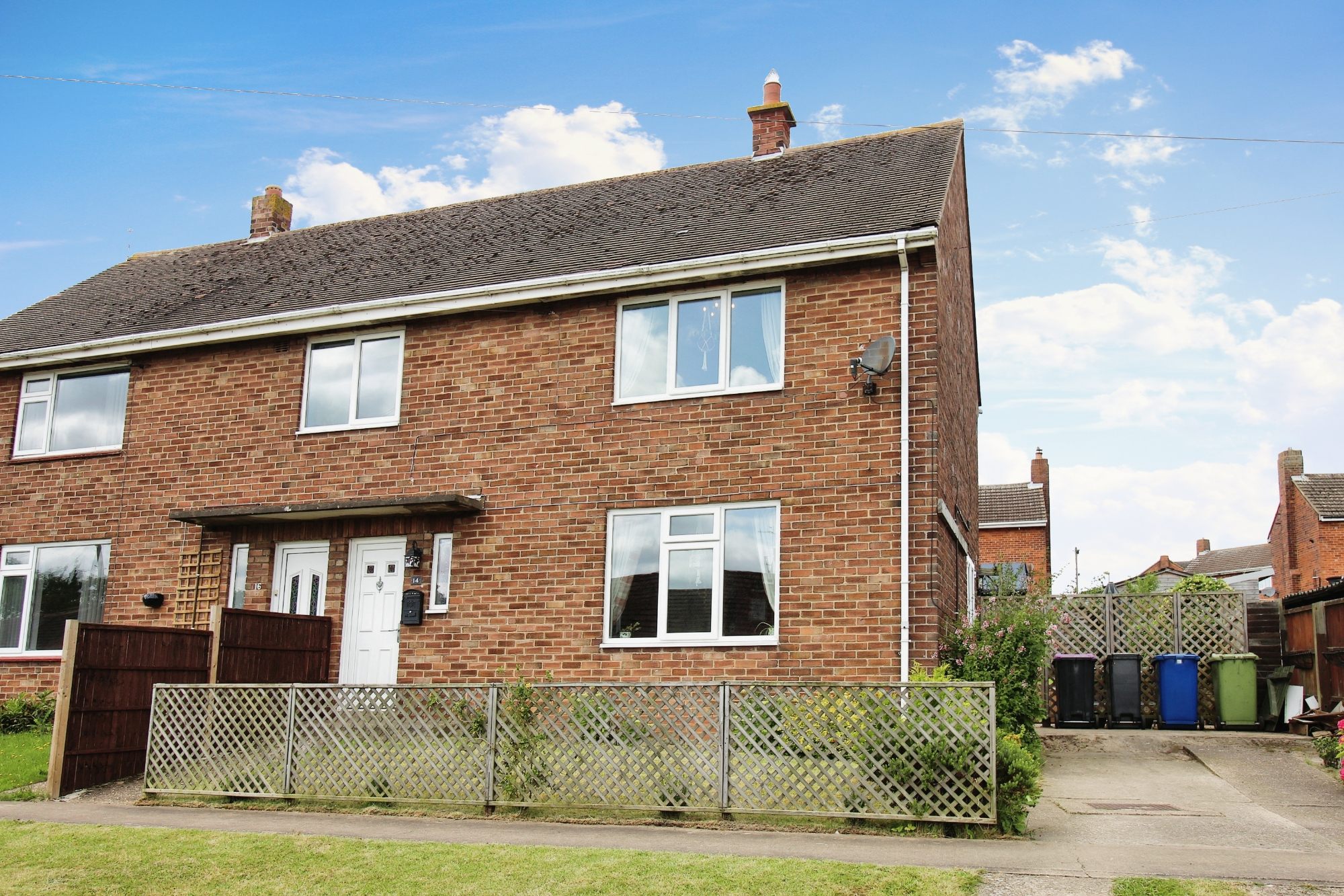3 bedroom Semidetached House Dale View Road, LN8 Property Search