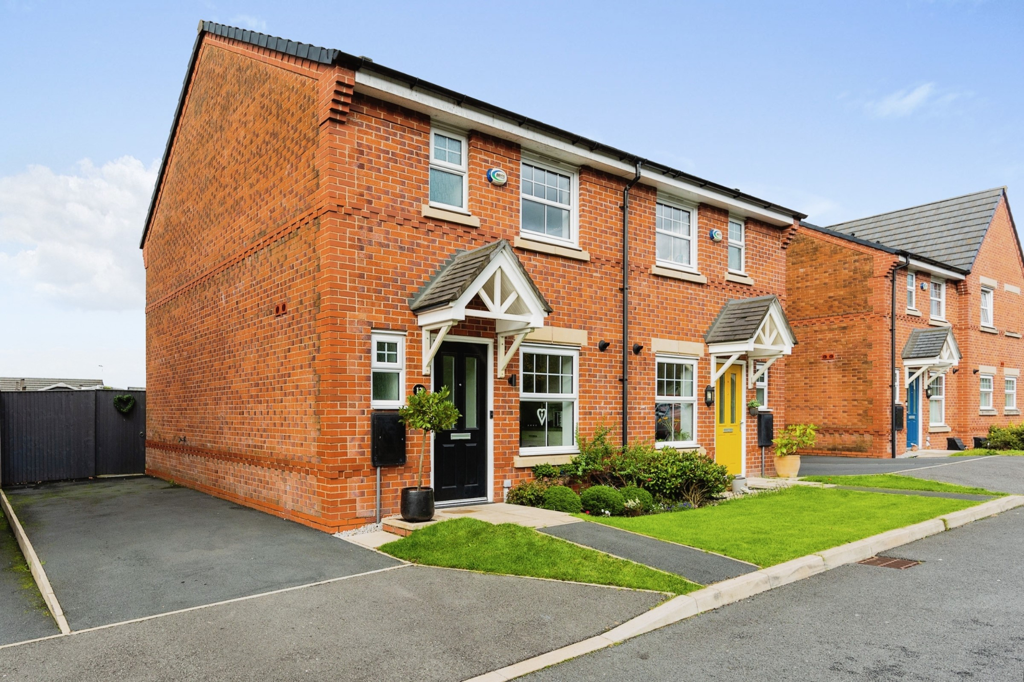 3 bedroom Semidetached House Dairy House Close, OL16 Property