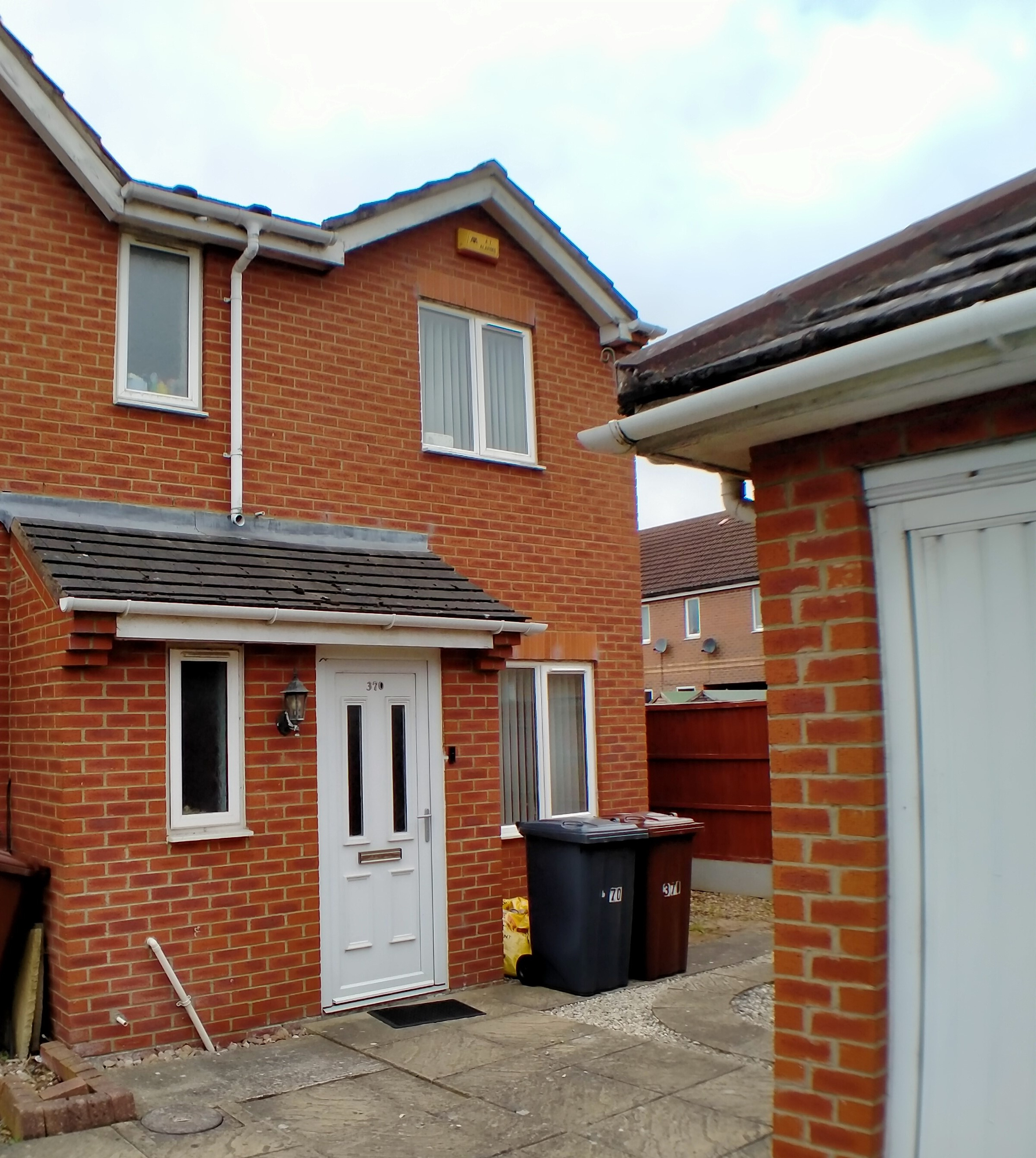 3 bedroom Semidetached House Woodfield Avenue, LN6 Property Search