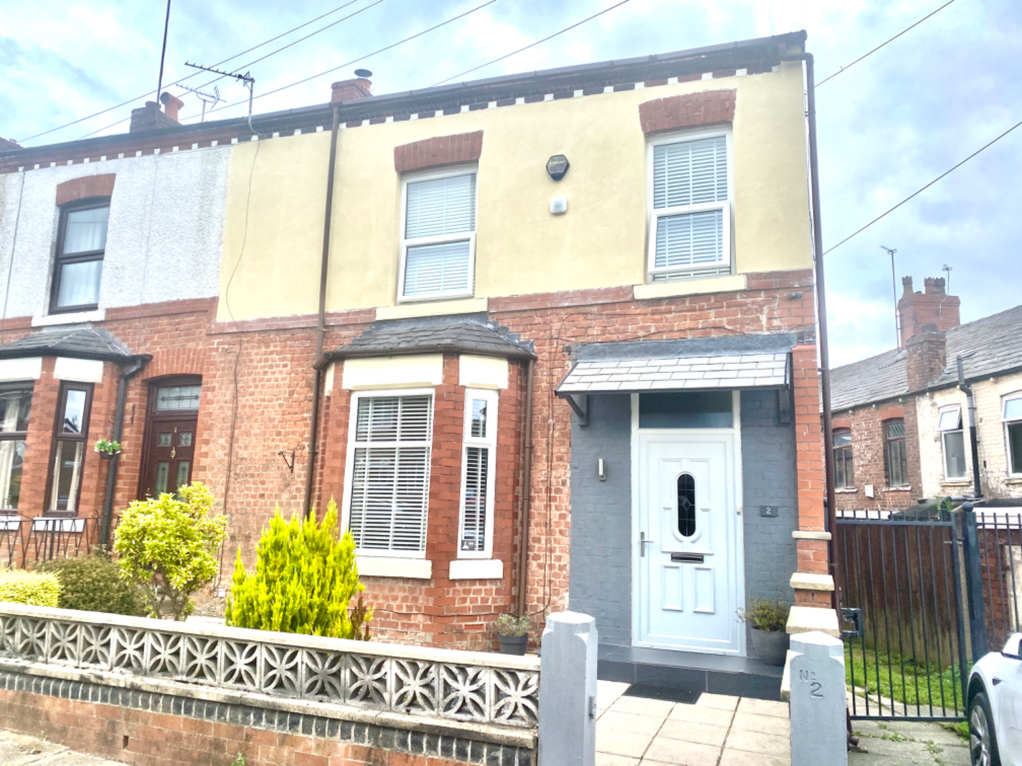 3 bedroom Terraced House Heywood Old Road, Middleton, M24 Property