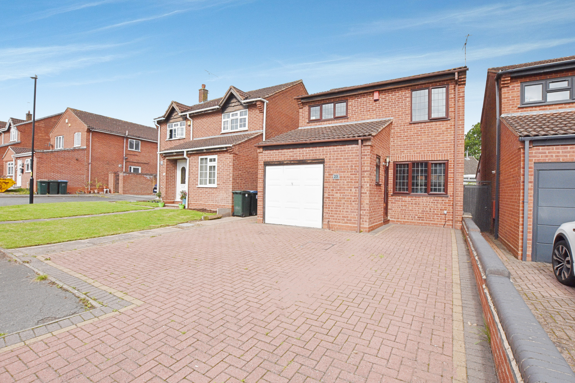 3 bedroom Detached House Hemingford Road, CV2 Property Search Strike
