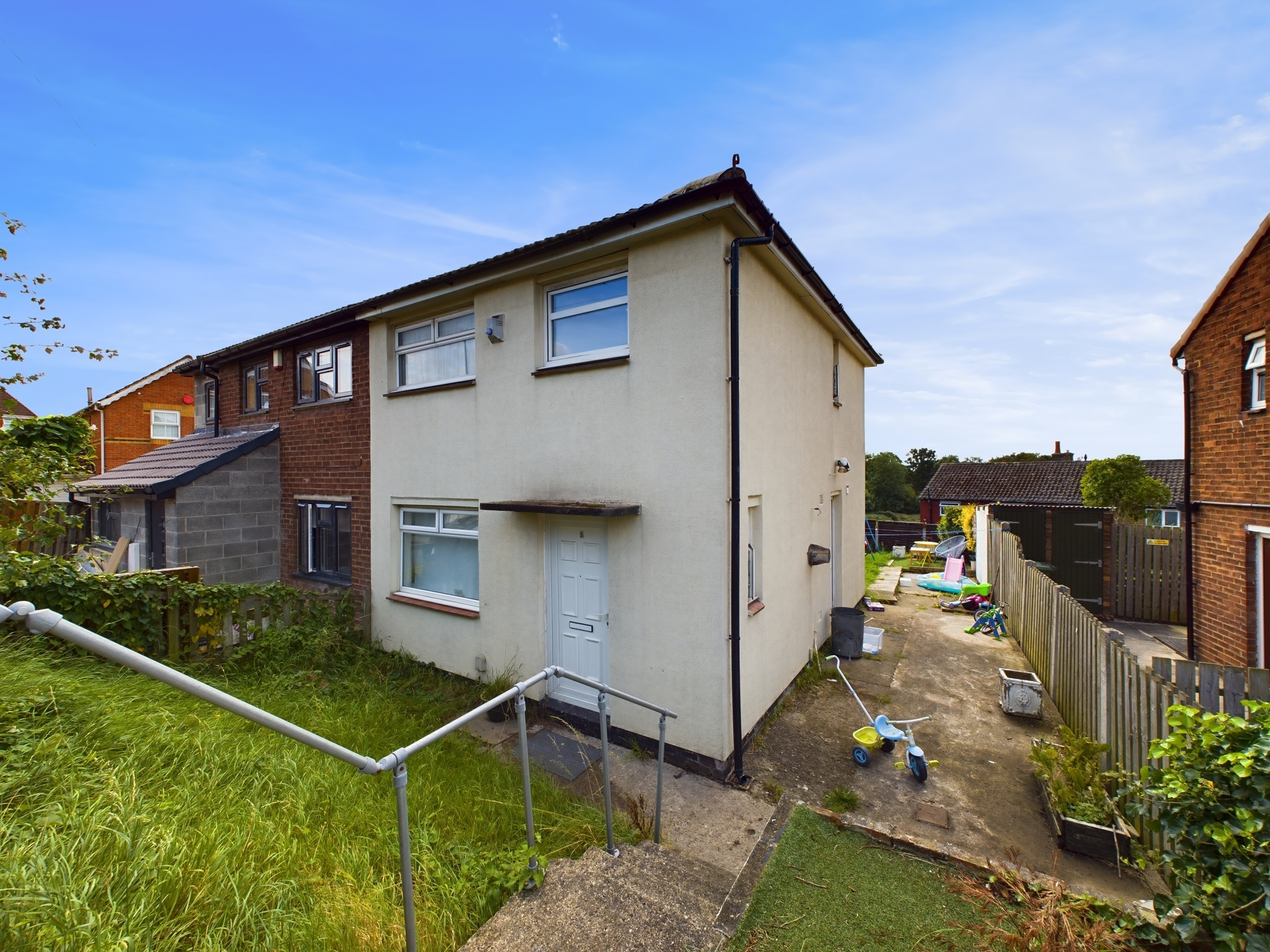 2 bedroom Semidetached House Hadfield Road, WF16 Property Search