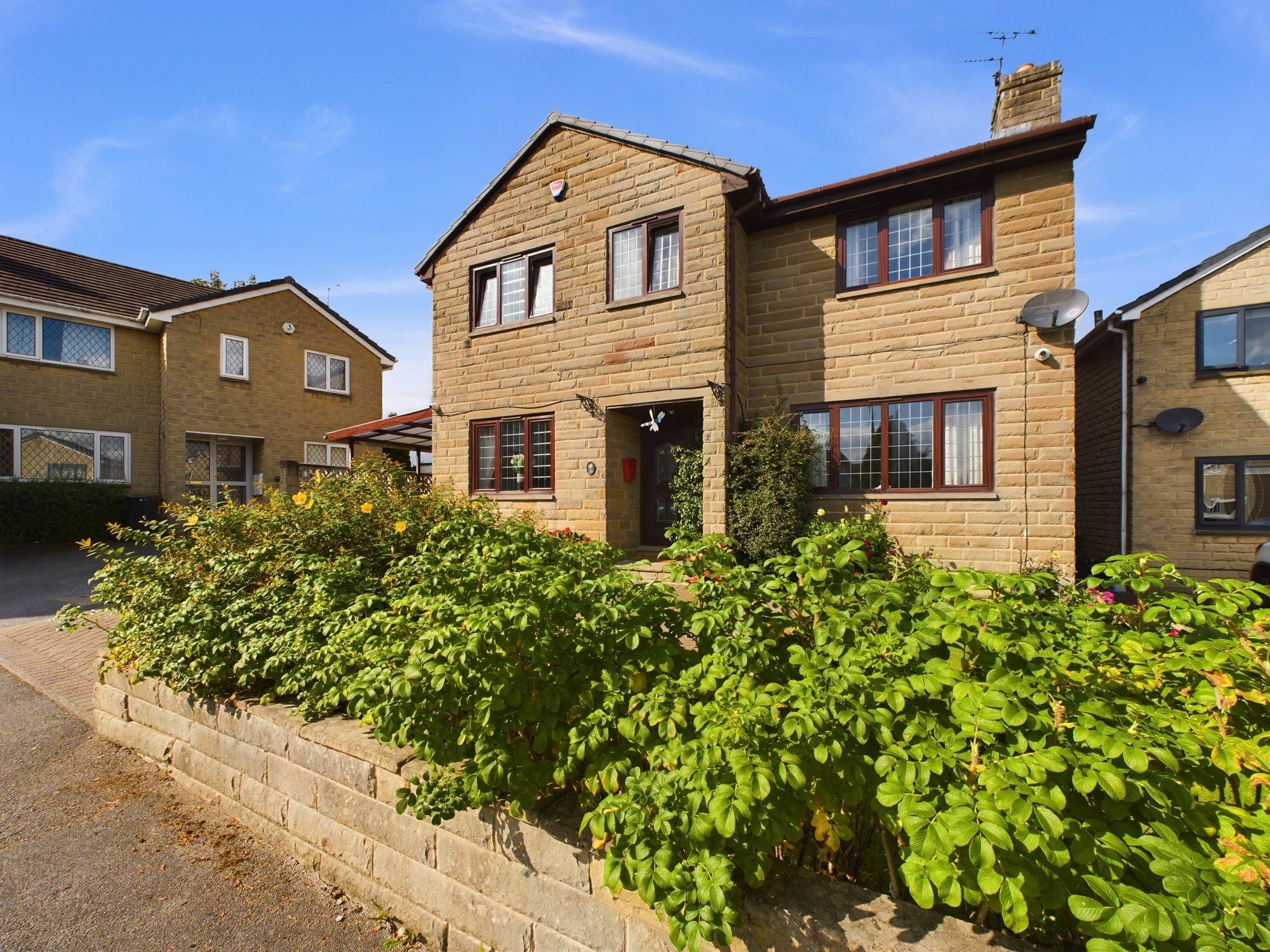 6 bedroom Detached House Sandiway Bank, WF12 Property Search Strike