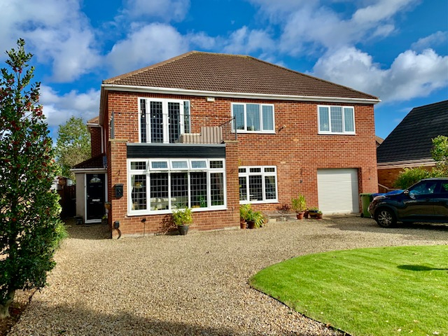 5 bedroom Detached House Dixons Bank, TS7 Property Search Strike