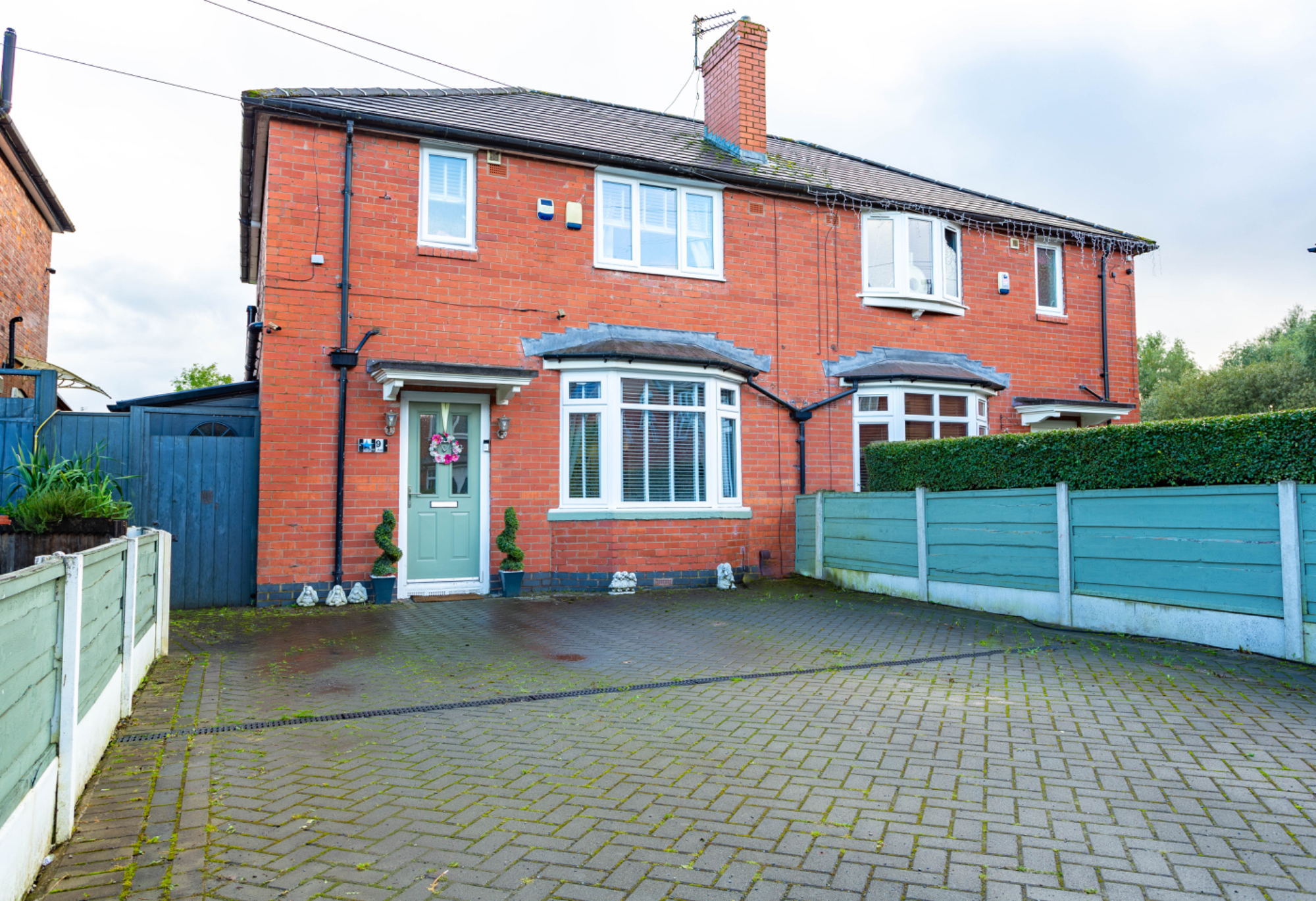 3 bedroom Semidetached House Heyford Avenue, M40 Property Search