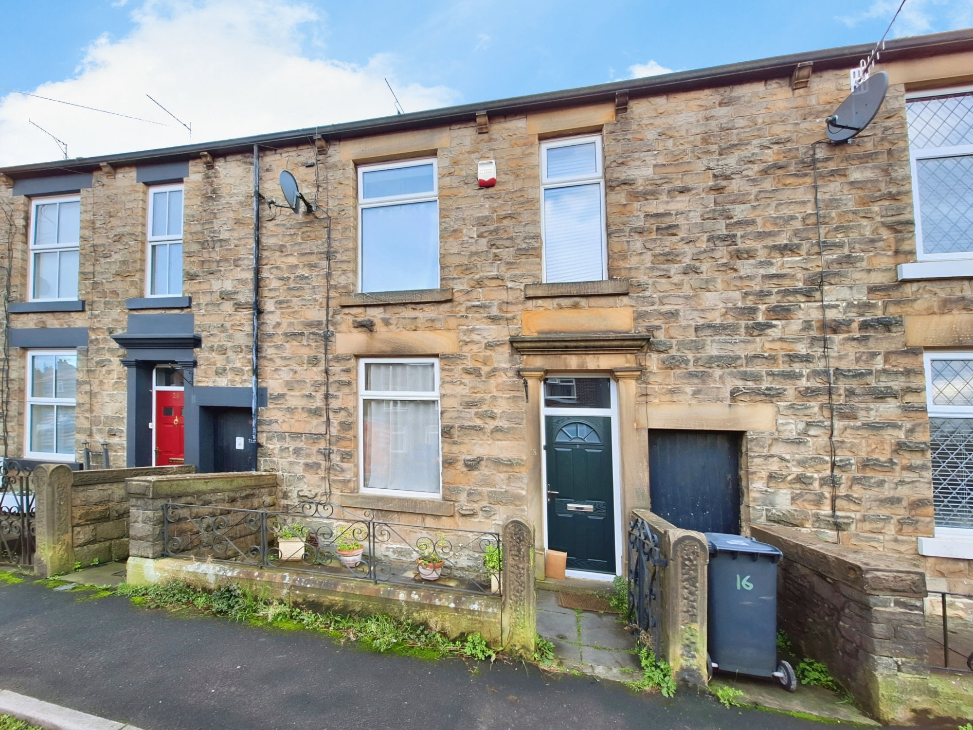 3 bedroom Terraced House Laneside Road, SK22 Property Search Strike