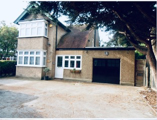 3 bedroom Detached House Stanwell Road, TW15 Property Search Strike