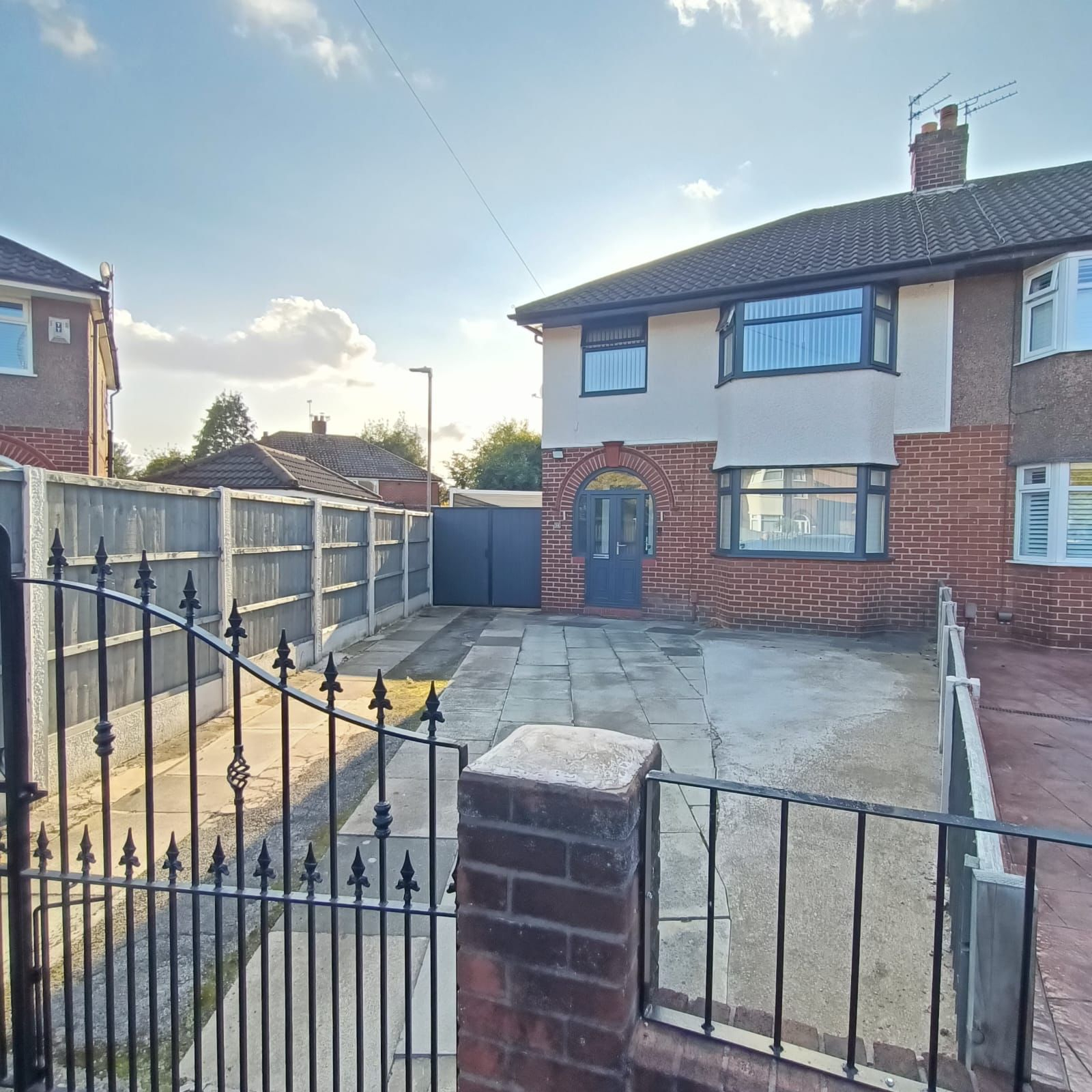 3 bedroom Semidetached House Broom Close, L34 Property Search Strike