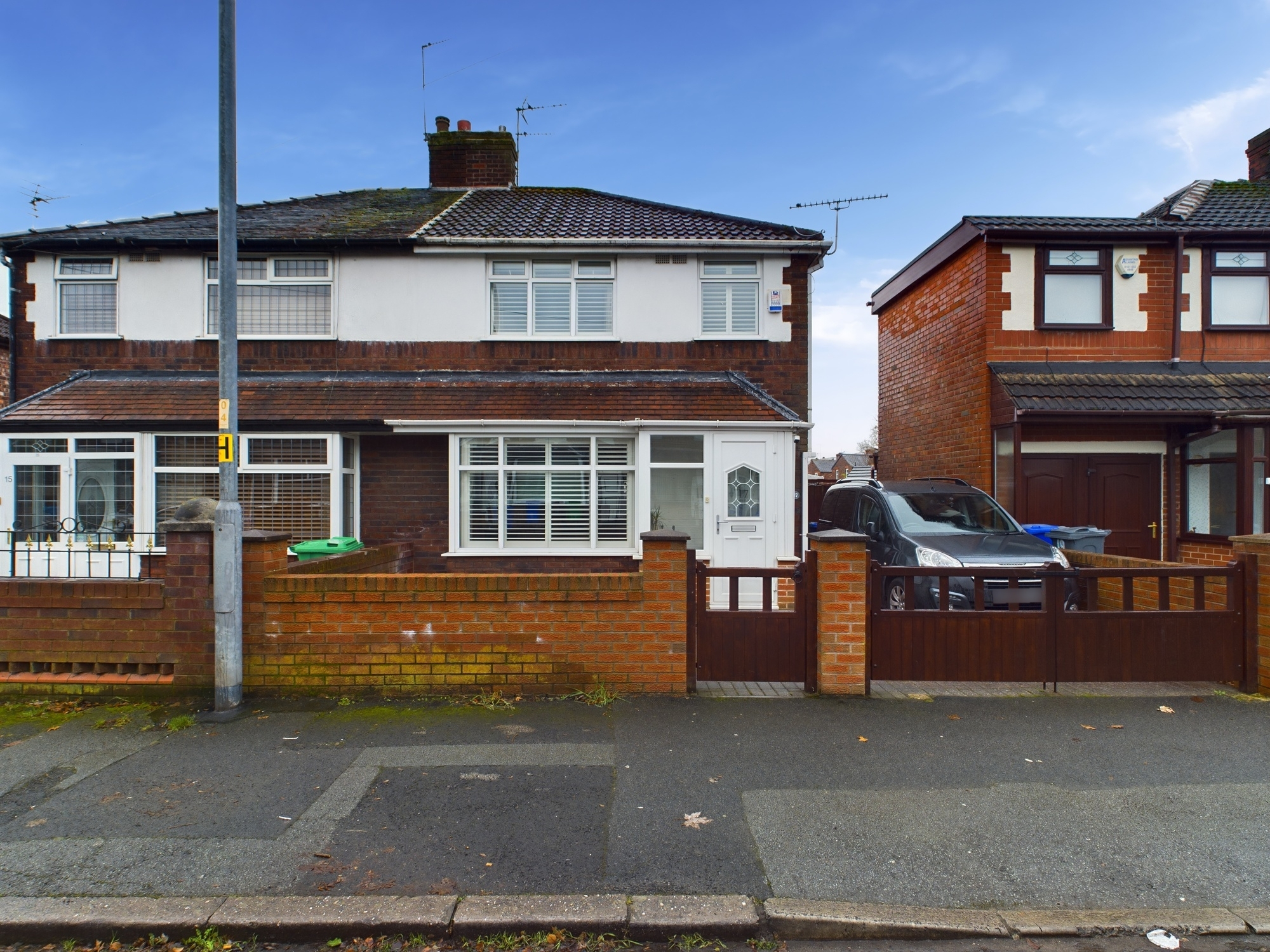 3 bedroom Semidetached House Hazeldene Road, M40 Property Search