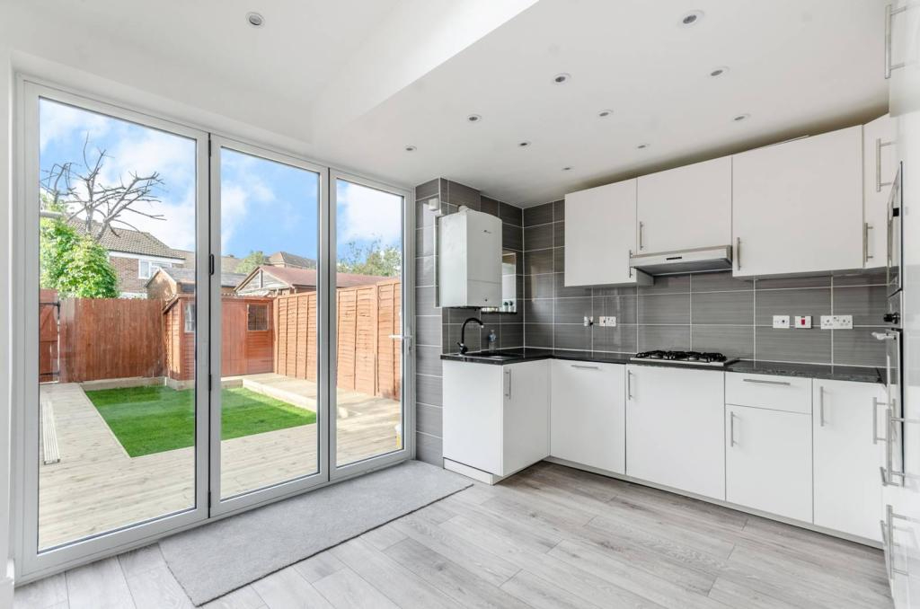 3 bedroom Terraced House Lansdell Road, CR4 Property Search Strike